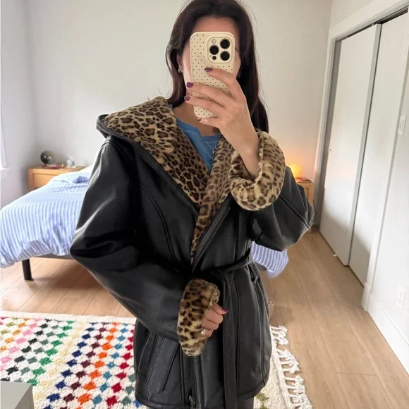 Black Leather Jacket with Leopard Print faux fur lining - 90s vintage vibe - Picture 5 of 5